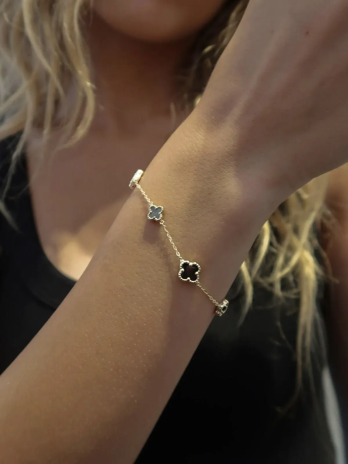 14 Ayar Altın Küçük Siyah Yonca Bileklik