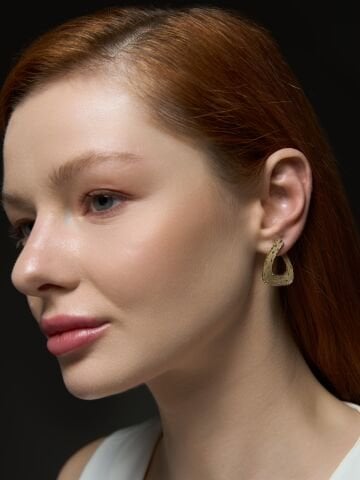 14 Ayar Altın Vortex Küpe – Zamansız Dokulu Işıltı