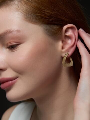 14 Ayar Altın Vortex Küpe – Zamansız Dokulu Işıltı