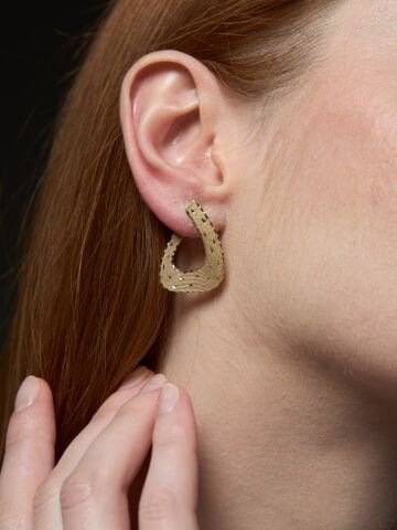 14 Ayar Altın Vortex Küpe – Zamansız Dokulu Işıltı