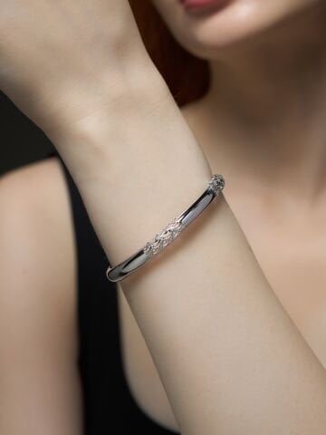 14 Ayar Beyaz Altın Lalezar Bilezik – İnceliğin Zarif Dokusu