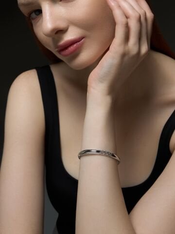 14 Ayar Beyaz Altın Lalezar Bilezik – İnceliğin Zarif Dokusu