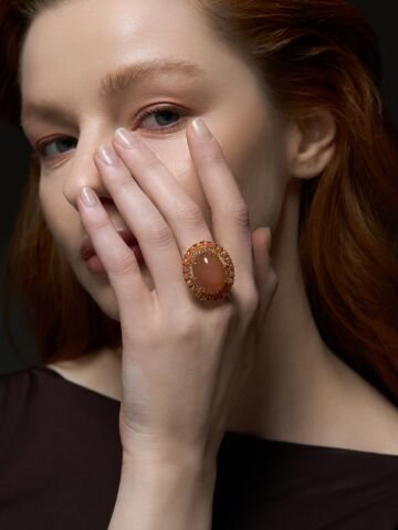 Ayışığı Altın Tasarım Yüzük | Ay Taşının Büyüleyici Işıltısı