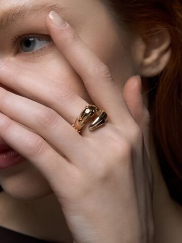 Serpenta Altın Tasarım Yüzük | İtalyan Zarafetinin Güçlü Simgesi