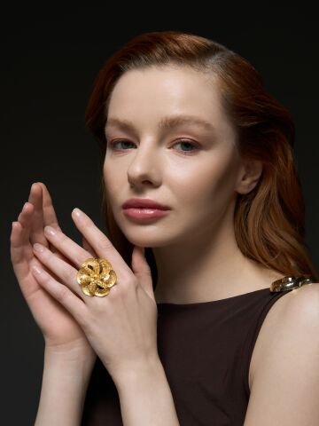 “Altın Çiçek” Yüzük – Zarafetin El İşçiliği Hali