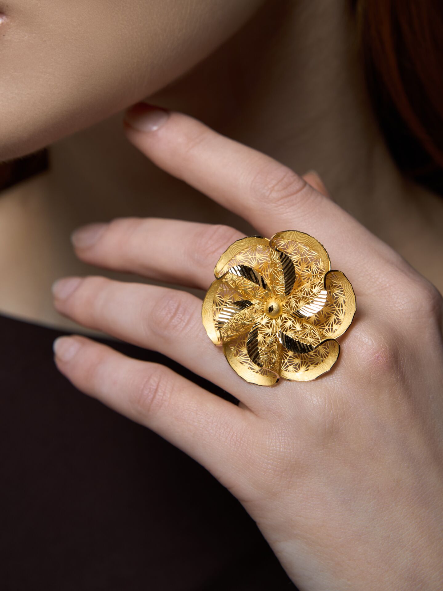 “Altın Çiçek” Yüzük – Zarafetin El İşçiliği Hali