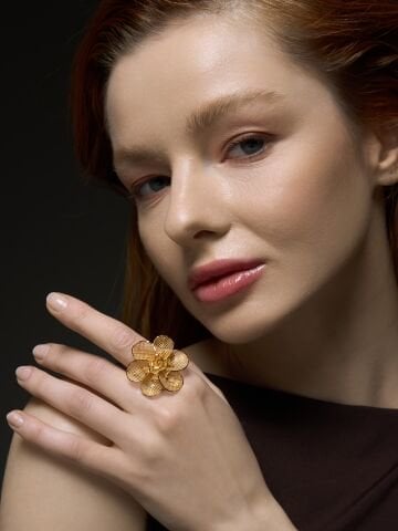 22 Ayar Altın Çiçek Yüzük | El İşçiliğiyle Şekillenen Zarafet