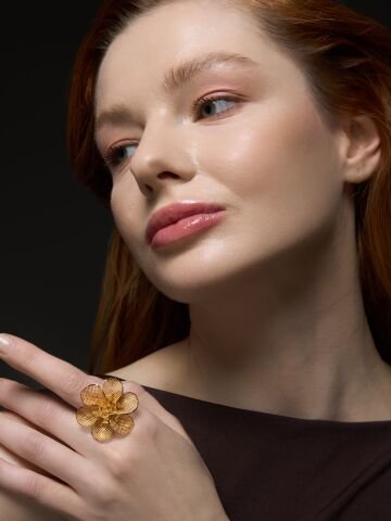 Altın Çiçek Yüzük | El İşçiliğiyle Şekillenen Zarafet