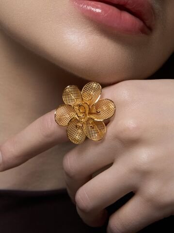 Altın Çiçek Yüzük | El İşçiliğiyle Şekillenen Zarafet