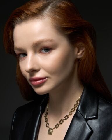 “Versa” Kolye – Gücün Altın Simgesi