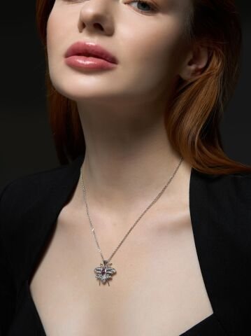 Ruby Bee Altın Pırlanta Tasarım Kolye – Zarafetin ve Işıltının Dansı