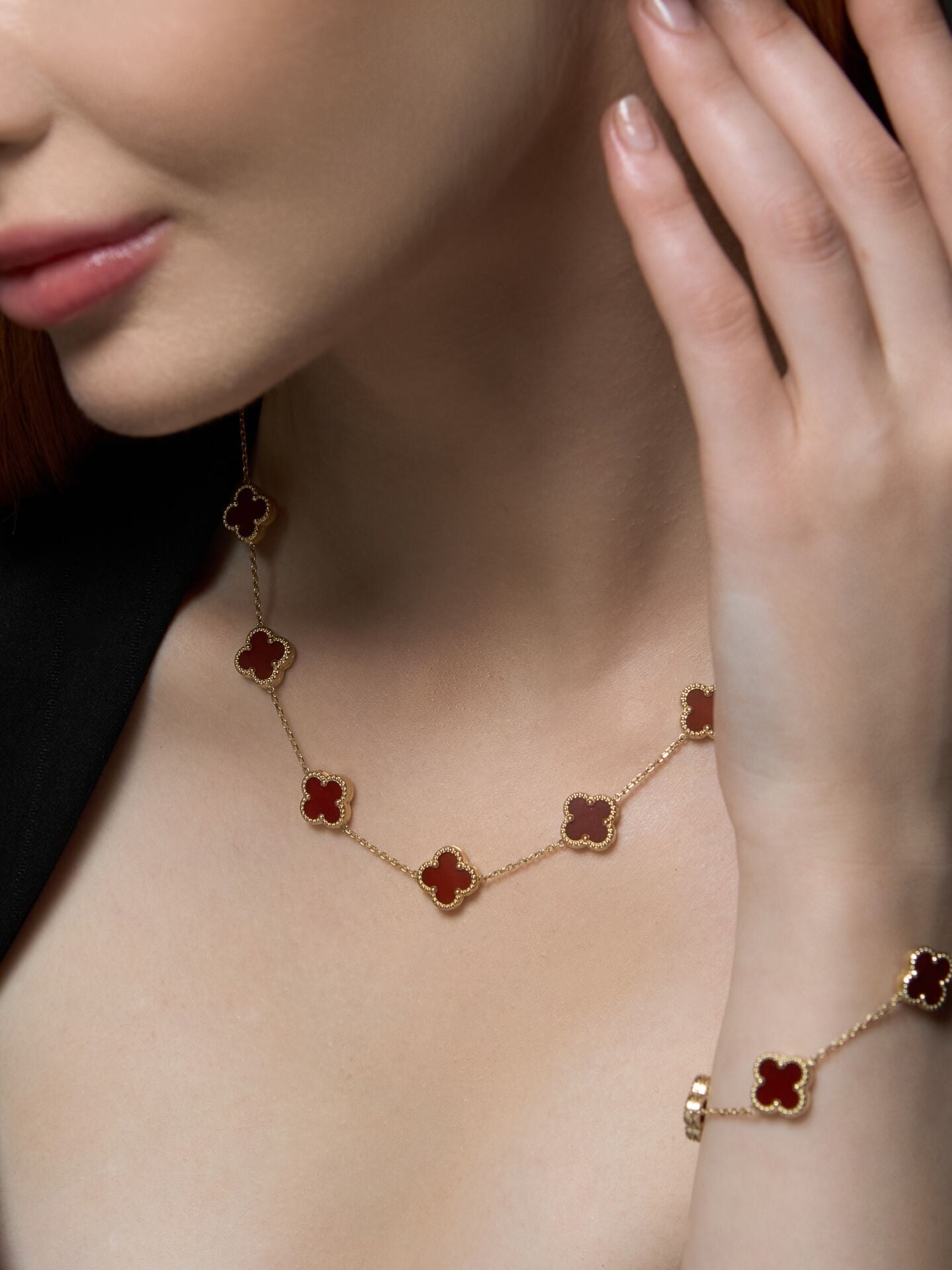 14 Ayar Altın Bordo Yonca Kolye