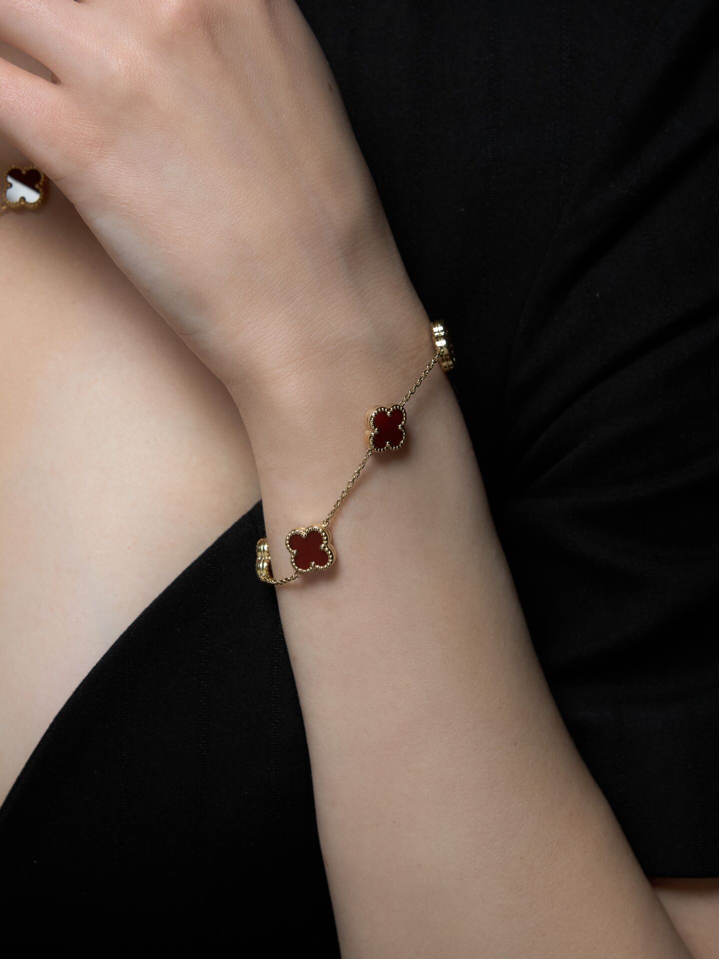 14 Ayar Altın Bordo Yonca Bileklik