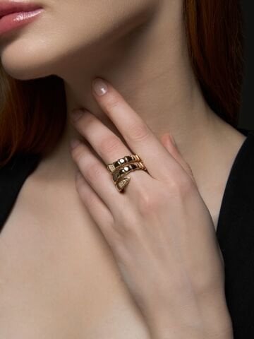 Serpent Triple Altın Yüzük – Üç Kat Güç, Üç Kat Zarafet