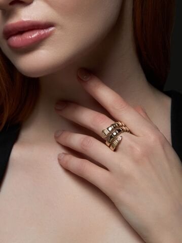 Serpent Triple Altın Yüzük – Üç Kat Güç, Üç Kat Zarafet