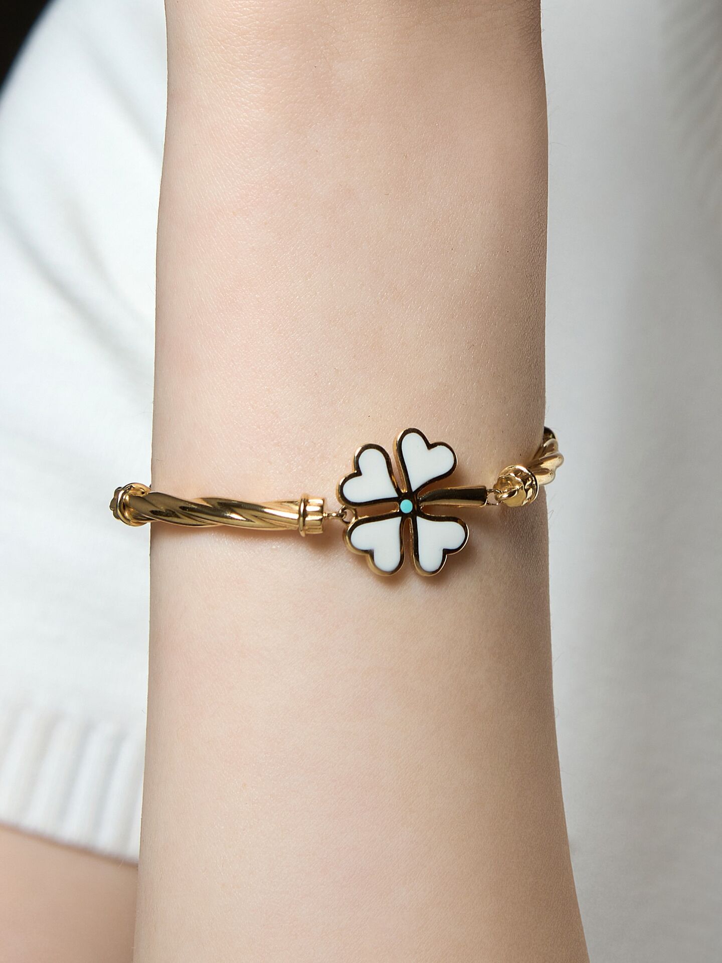 Altın “Kuzey Yonca” Bileklik