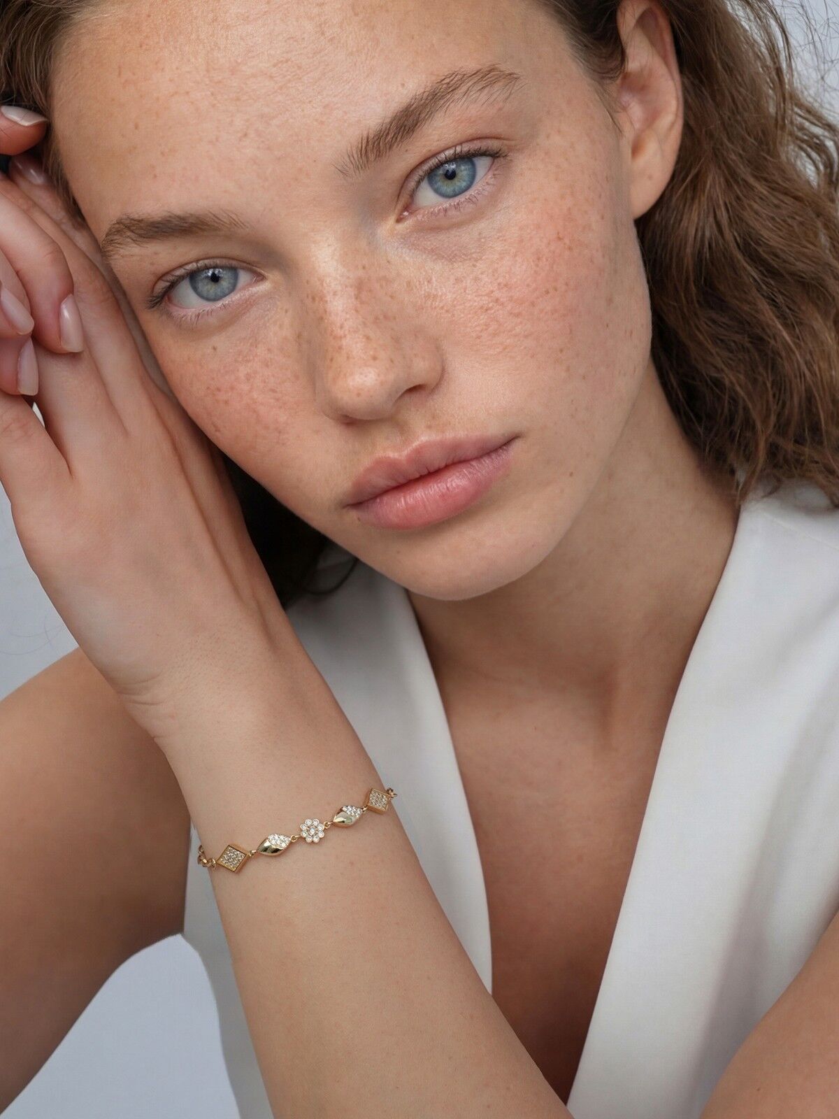 14 Ayar Altın Taşlı Çiçek Bileklik